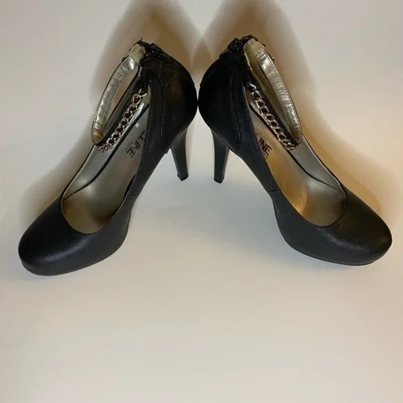 Black Heels - Picture 8 of 12